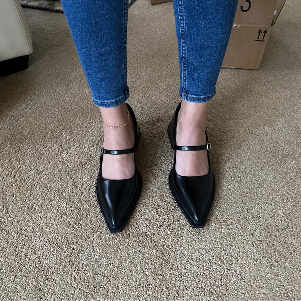 Vagabond Black Pointed Toe Mary Jane Heels